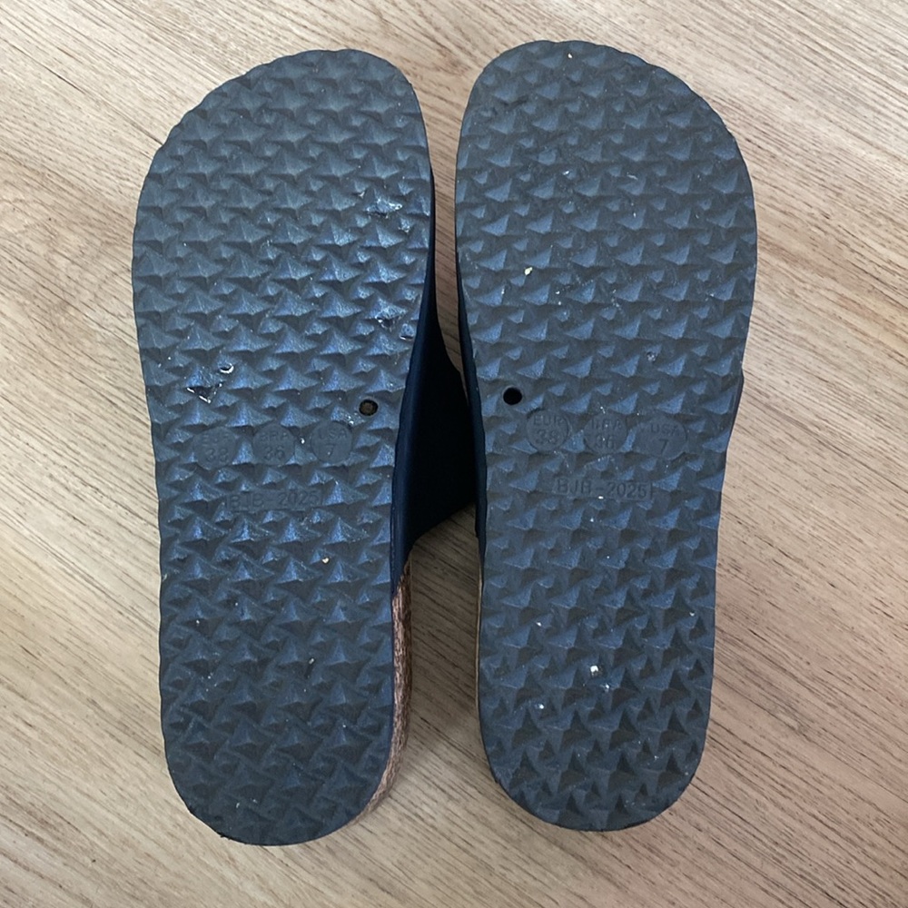 Sandals - Picture 5 of 9